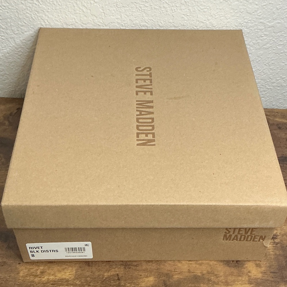 Steve Madden rivet black distressed booties - Picture 8 of 8